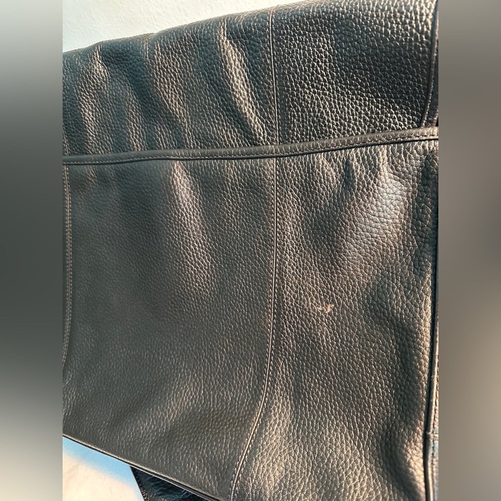 Cole Haan Men’s Black Leather Laptop\Messenger Bag with Adjustable Strap - Picture 6 of 11